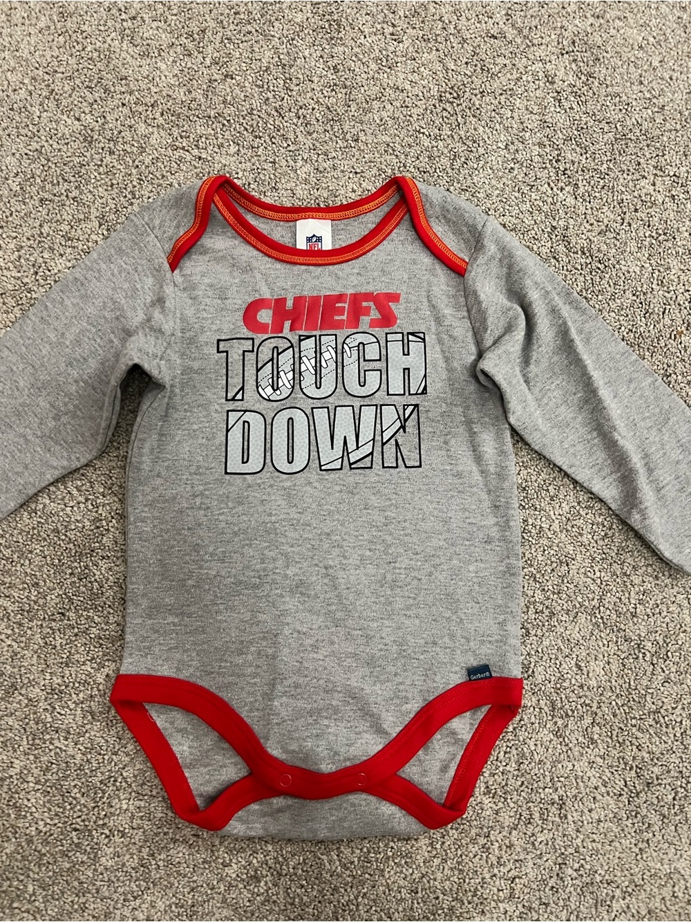 Gerber Chiefs 'Touchdown' Football Sports Grey & Red Long-Sleeve One-Piece 18M - Picture 1 of 5